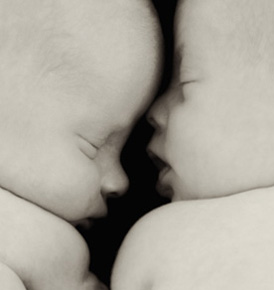 "Elizabeth & Alexandra" Photo: © Anne Geddes